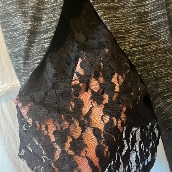 Lace Detail Sleeveless Top - Picture 2 of 4